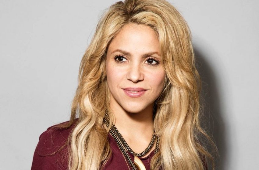  Shakira fabrica alcohol en gel en su empresa de perfume